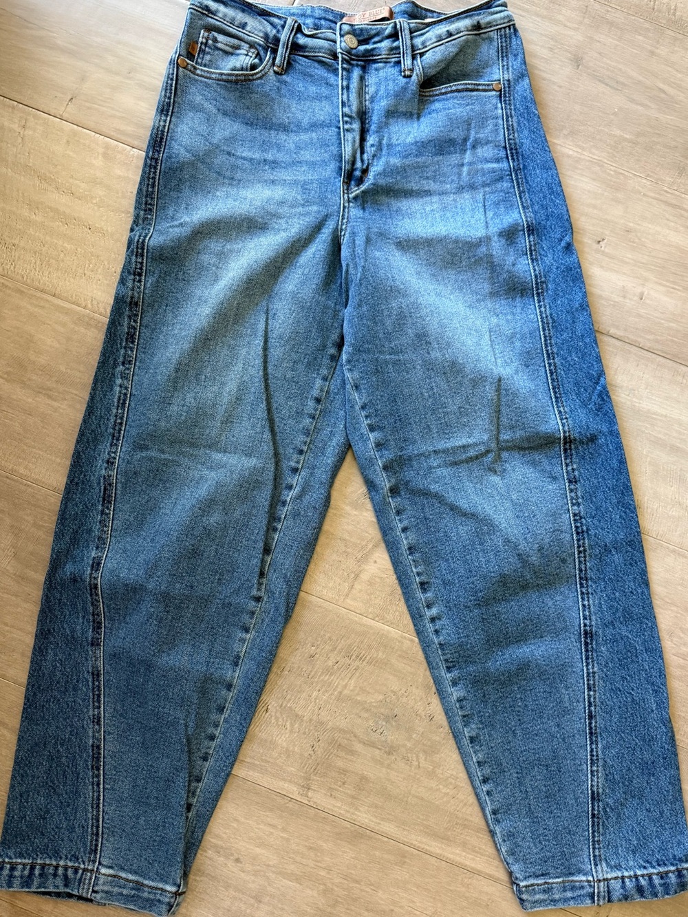 Judy Blue Medium Blue Barrel wide Jeans